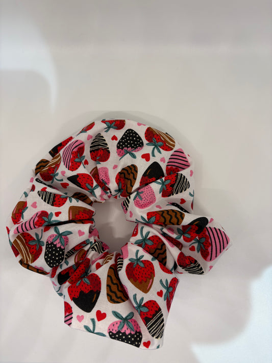 Berry sweet mini scrunchie