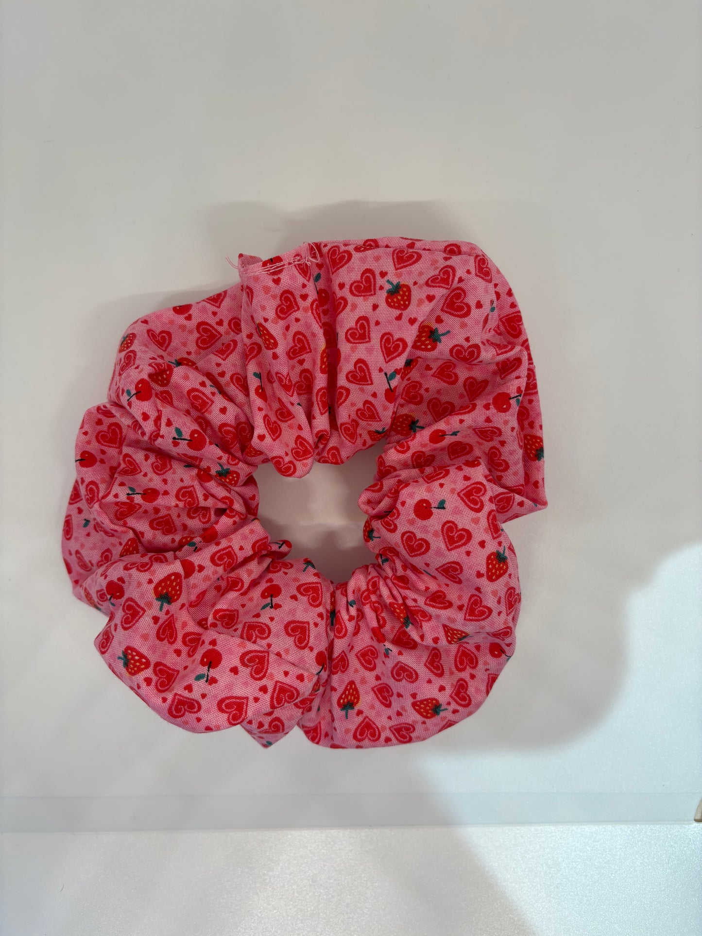 Strawberry love, heart XL scrunchie