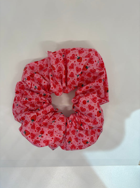 Strawberry love, heart XL scrunchie